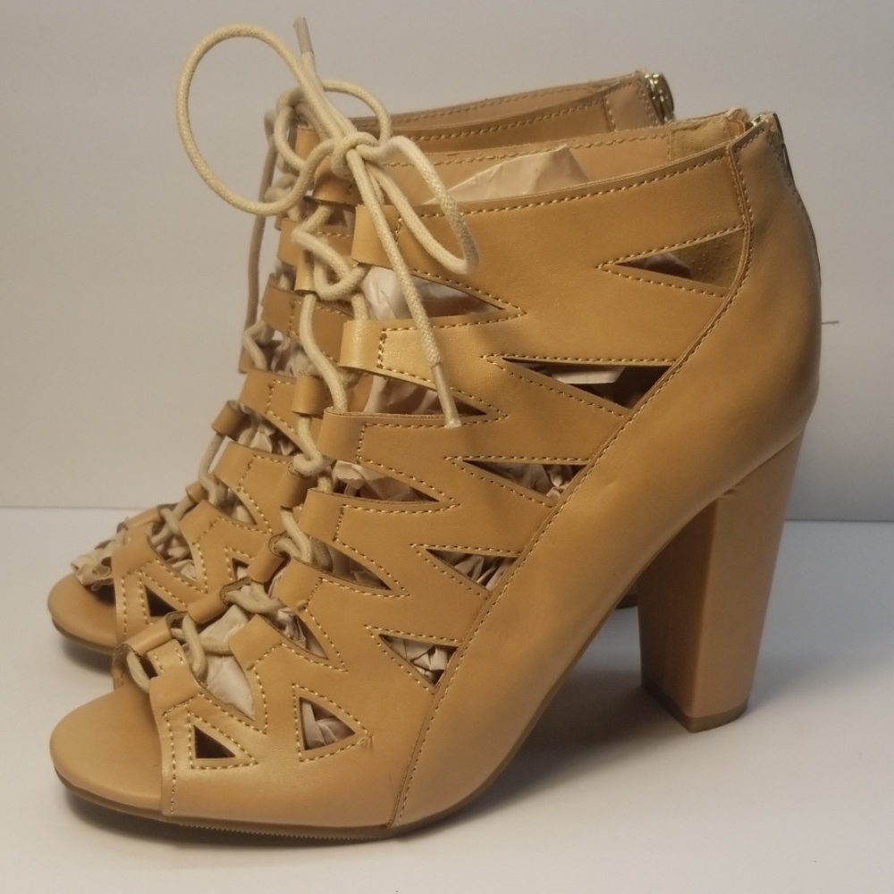 Bamboo Size 7.5 Tan Ankle Booties